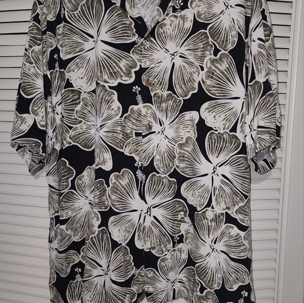 Tommy Bahama XL botton down shirt
